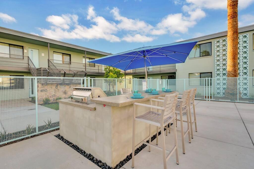 Micro Studio With Balcony & Pool View - Walk To Ot Scottsdale Buitenkant foto