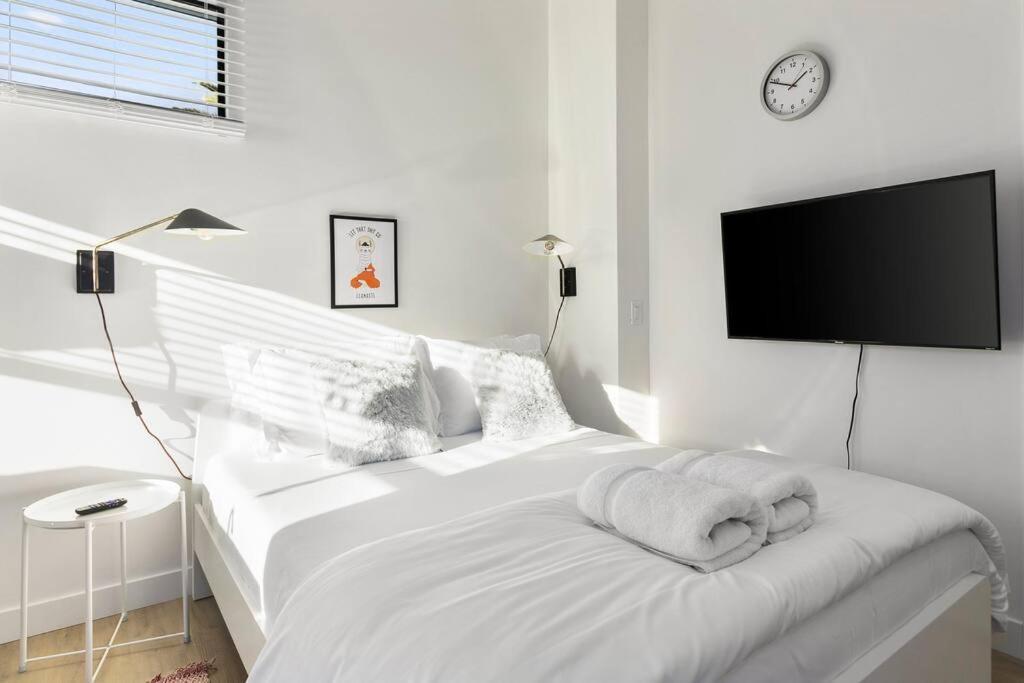 Micro Studio With Balcony & Pool View - Walk To Ot Scottsdale Buitenkant foto